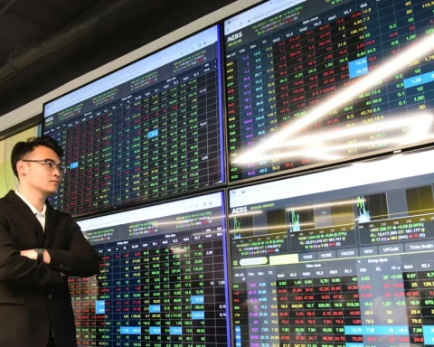Khối ngoại ‘xả’ gần 900 tỷ đồng, VN-Index đứt chuỗi tăng