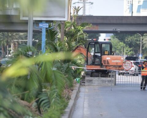 Di dời cây xanh, xén vỉa hè xây hầm chui Dương Đình Nghệ