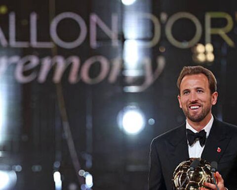 Harry Kane lần đầu tiên giành Quả Bóng Vàng, giải “cơn khát” 25 năm cho bóng đá Anh