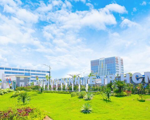 Cựu sinh viên Kinh tế TP.HCM đi bán điện thoại, rau củ, thịt cá, giờ có tài sản hơn 14.000 tỷ đồng