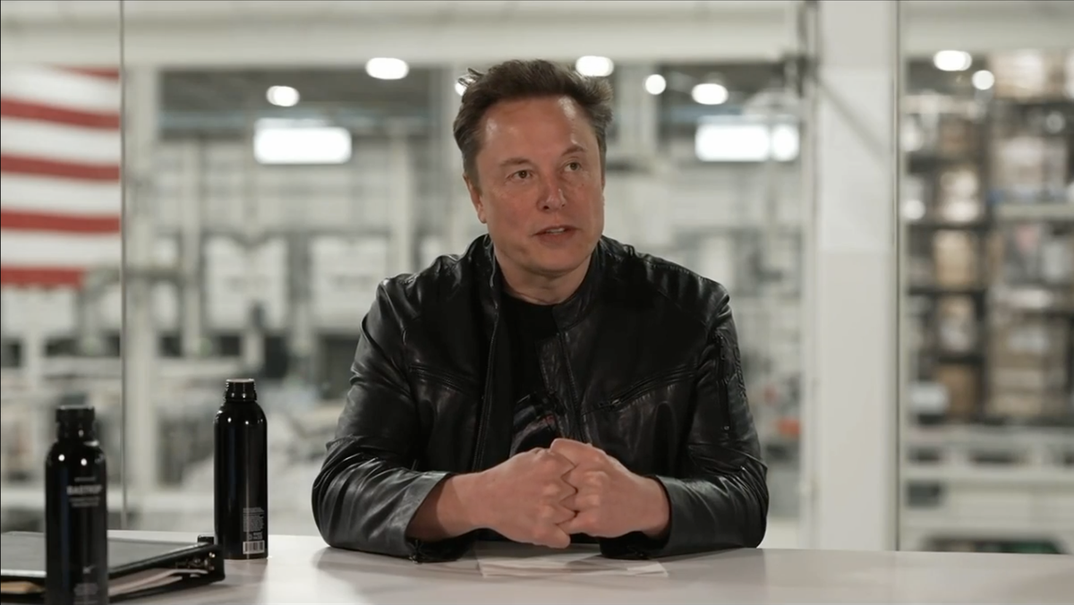 Elon Musk cảnh báo góc khuất của bong bóng AI trị giá hàng nghìn tỷ USD