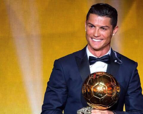 Ronaldo vượt Messi thắng giải Quả bóng Vàng vĩ đại nhất lịch sử