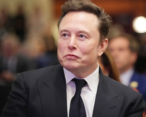Cuộc chơi xe điện nóng hơn bao giờ hết: Elon Musk tuyển người có thể quản lý hơn 20 dự án trạm sạc cùng lúc tại Việt Nam