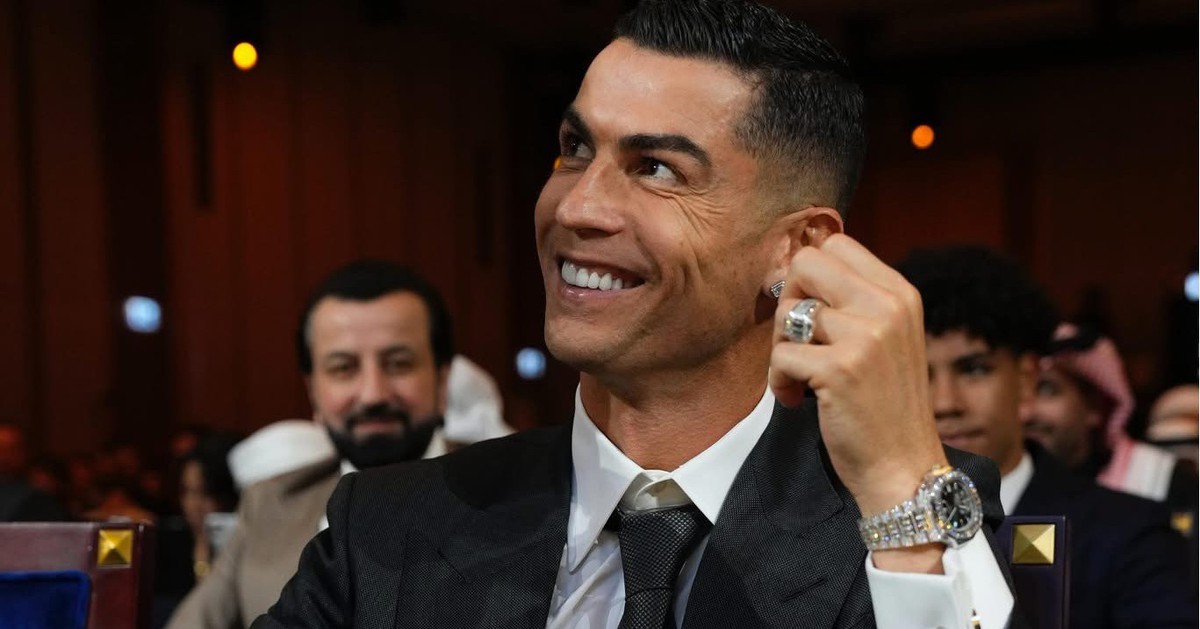 Sự thật về Quả bóng vàng xuất sắc nhất mọi thời đại của Ronaldo