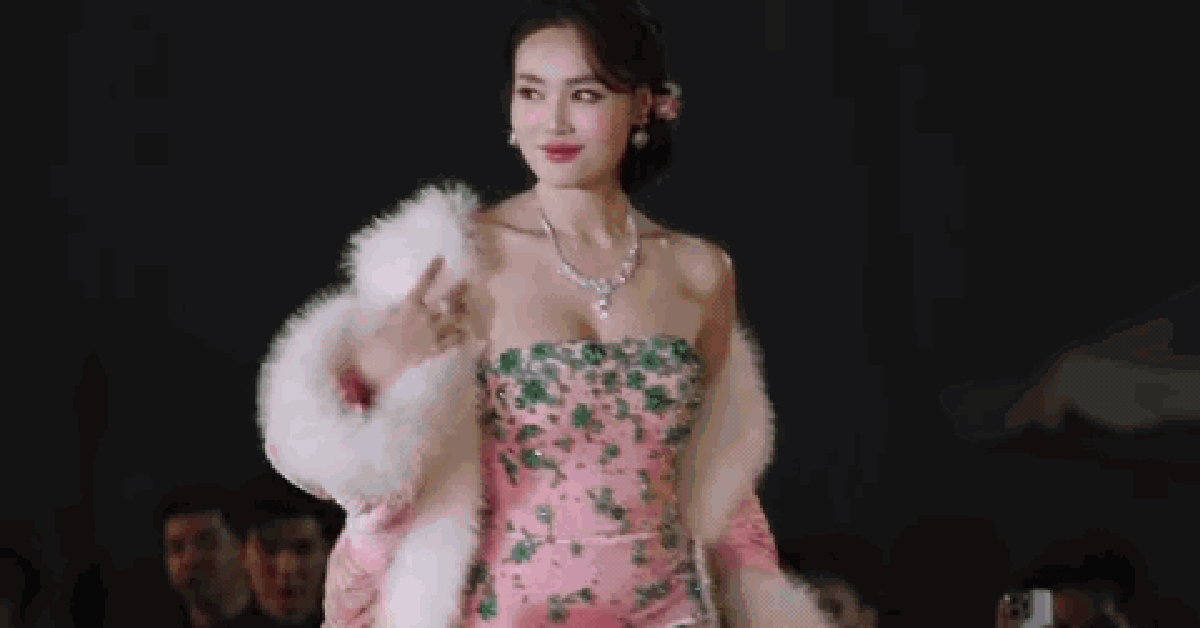 Ngọc nữ showbiz 4 năm mới tái xuất màn ảnh: U40 vẫn giữ nguyên gương mặt trời cho, mỗi lần lên đồ hào quang lại sáng bừng