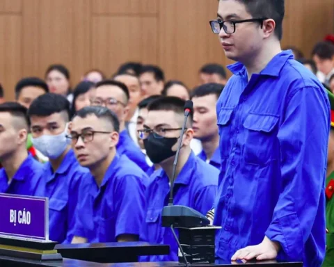 Chủ tọa đặt câu hỏi khiến mẹ siêu lừa Mr Pips lúng túng, bị hại đồng loạt vỗ tay