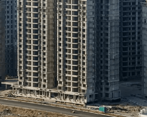 Đảo nhân tạo 12 tỷ NDT của Evergrande thành “vùng đất chết”, hàng loạt công trình bỏ hoang giữa cuộc khủng hoảng bất động sản Trung Quốc