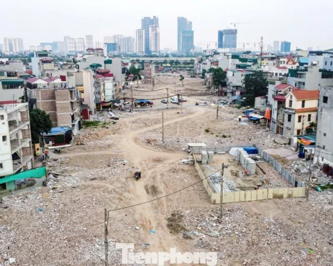 Tây Thăng Long: Nhà đã tháo dỡ, mặt bằng bỏ trống hơn 3 tháng