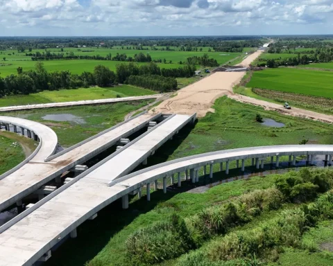 Thông xe cao tốc phải chạy thật, không phải để lấy ngày, rồi ‘đóng cửa’ thi công tiếp