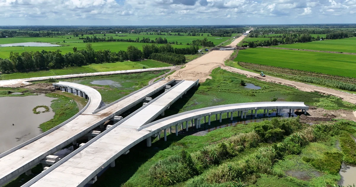 Thông xe cao tốc phải chạy thật, không phải để lấy ngày, rồi ‘đóng cửa’ thi công tiếp