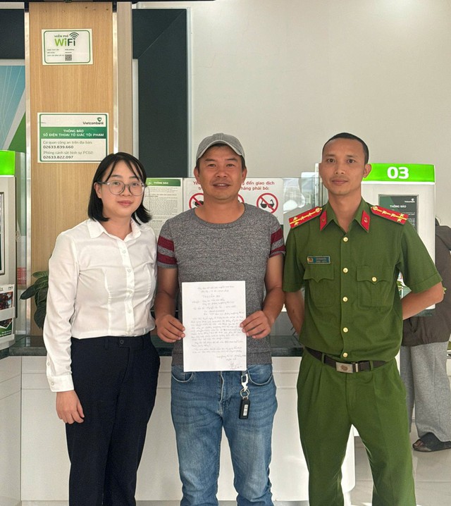 Chuyển nhầm 900 triệu đồng vào tài khoản Vietcombank của người đàn ông ở Ninh Bình, anh Nguyễn Lộc Tài SN 1985 phải trình báo công an- Ảnh 1.