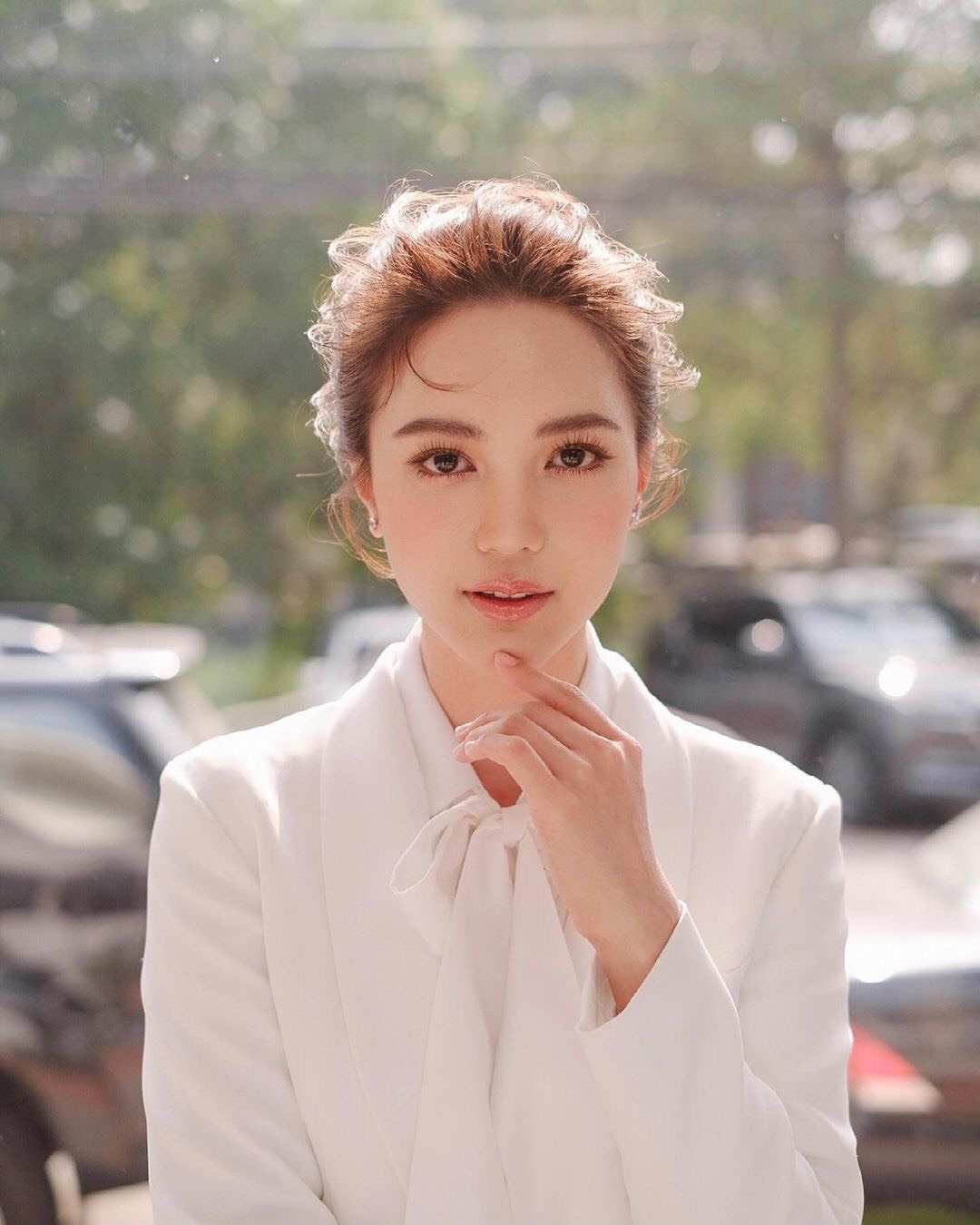 Ngọc nữ showbiz N. cưới thiếu gia nghìn tỷ ngành ngân hàng trong tháng 12, lộ hẳn clip cùng đàng trai đi phát thiệp mời- Ảnh 6.