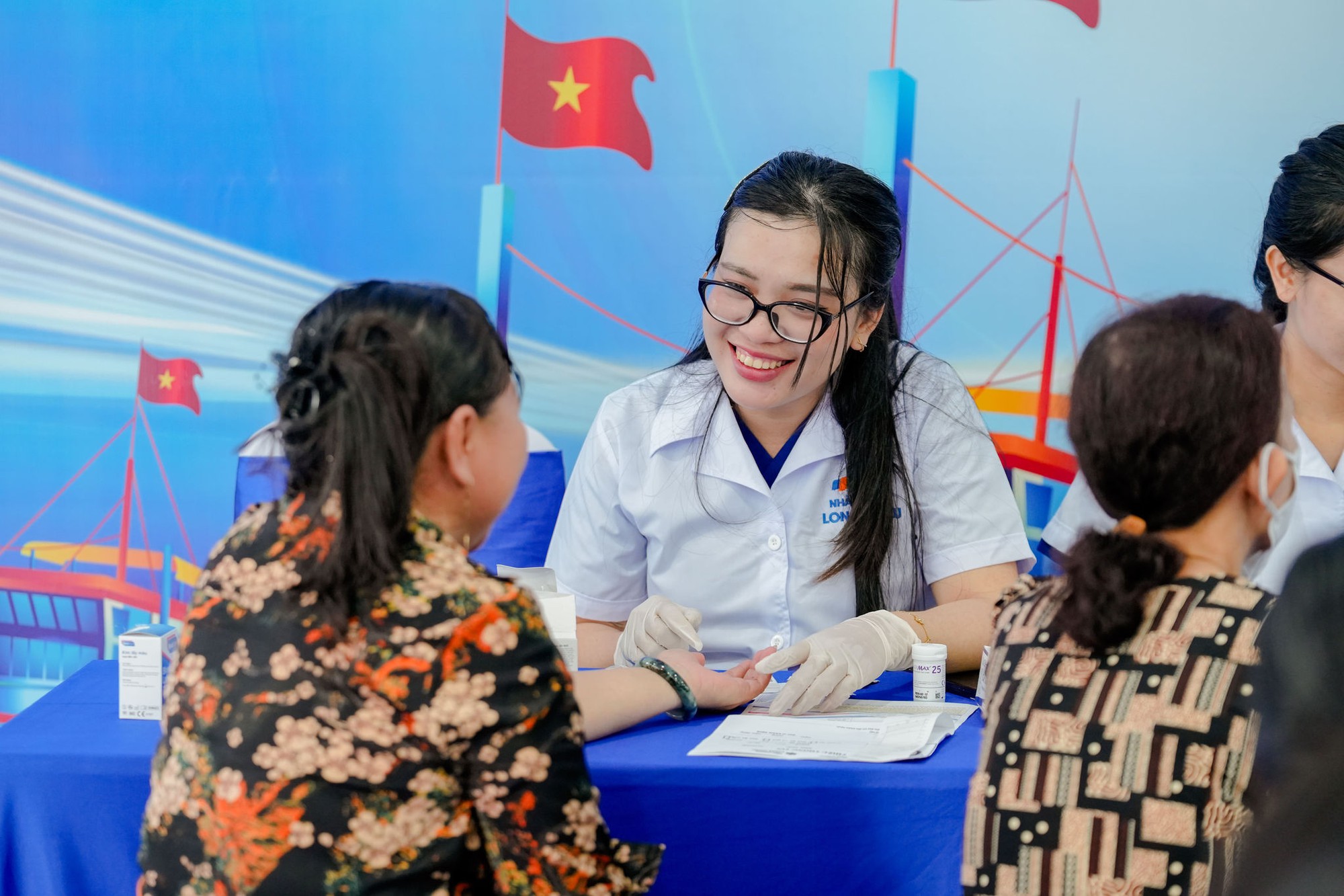FPT Retail ghi nhận doanh thu 48.273 tỷ đồng sau 9 tháng, tăng 33% so với cùng kỳ- Ảnh 2.