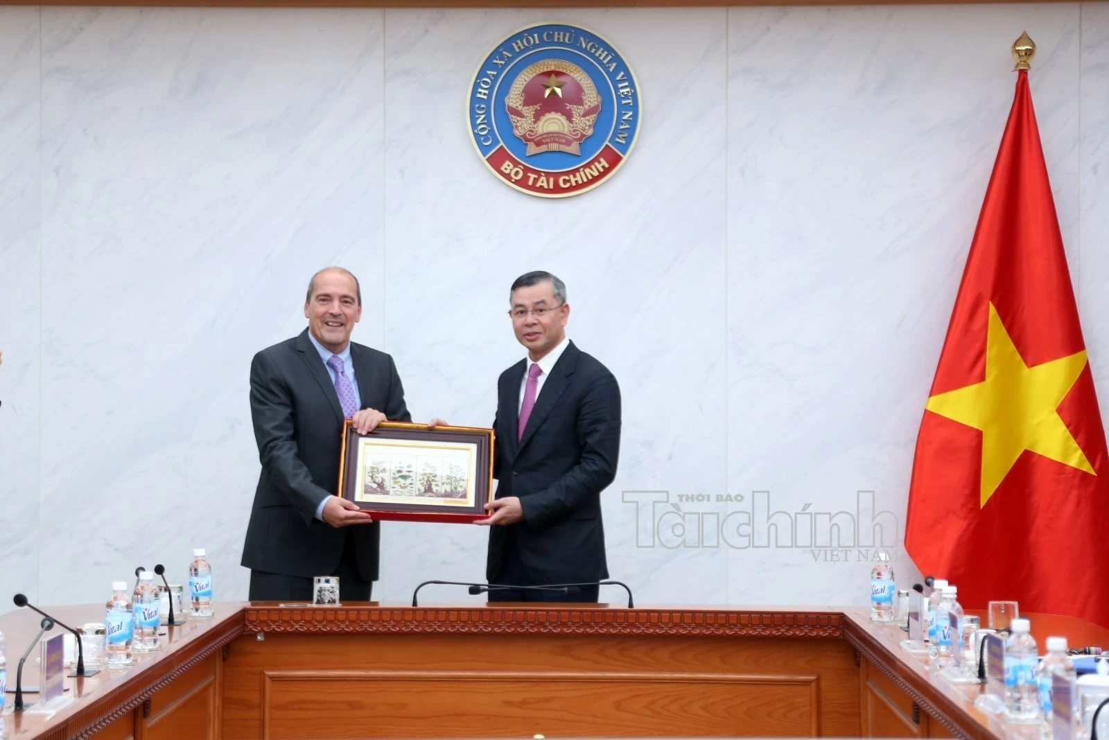 Bộ trưởng Ngô Văn Tuấn tiếp Chủ tịch Fitch Ratings Ian Linnell Bộ trưởng Ngô Văn Tuấn tiếp Chủ tịch Fitch Ratings Ian Linnell