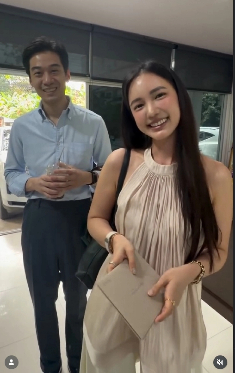 Ngọc nữ showbiz N. cưới thiếu gia nghìn tỷ ngành ngân hàng trong tháng 12, lộ hẳn clip cùng đàng trai đi phát thiệp mời- Ảnh 1.