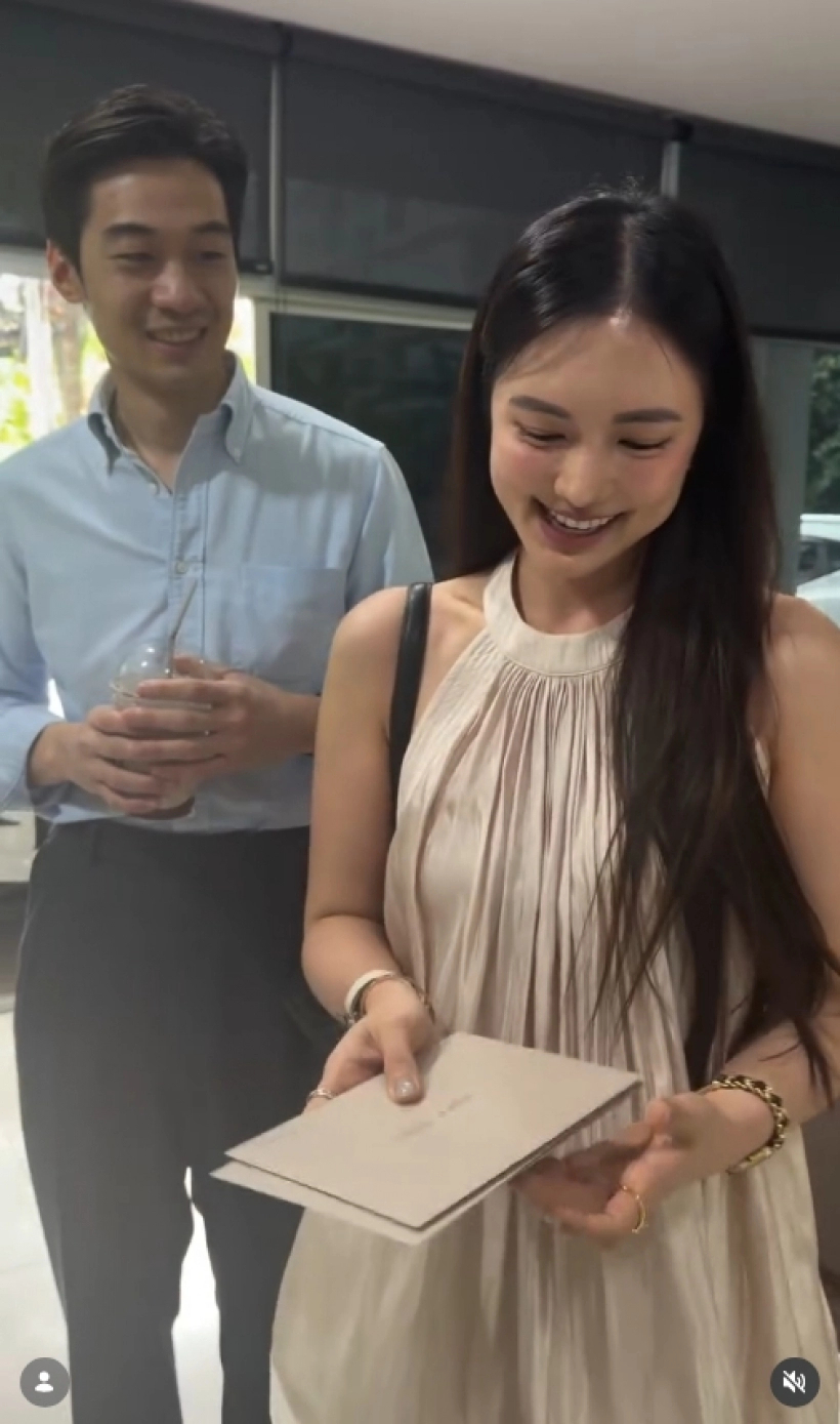 Ngọc nữ showbiz N. cưới thiếu gia nghìn tỷ ngành ngân hàng trong tháng 12, lộ hẳn clip cùng đàng trai đi phát thiệp mời- Ảnh 2.