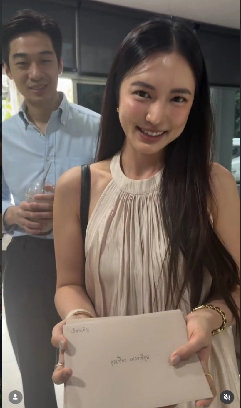 Ngọc nữ showbiz N. cưới thiếu gia nghìn tỷ ngành ngân hàng trong tháng 12, lộ hẳn clip cùng đàng trai đi phát thiệp mời- Ảnh 3.
