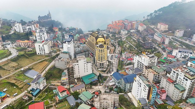 Việt Nam có một ngọn núi lửa cổ 220 triệu năm tuổi, nay là điểm du lịch nổi tiếng thế giới, quanh năm mát mẻ chỉ 20 độ, được ví như 