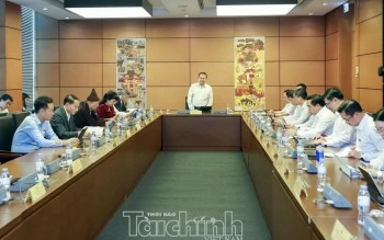 Tạo thuận lợi cho huy động vốn gắn với bảo vệ quyền lợi nhà đầu tư Tạo thuận lợi cho huy động vốn gắn với bảo vệ quyền lợi nhà đầu tư