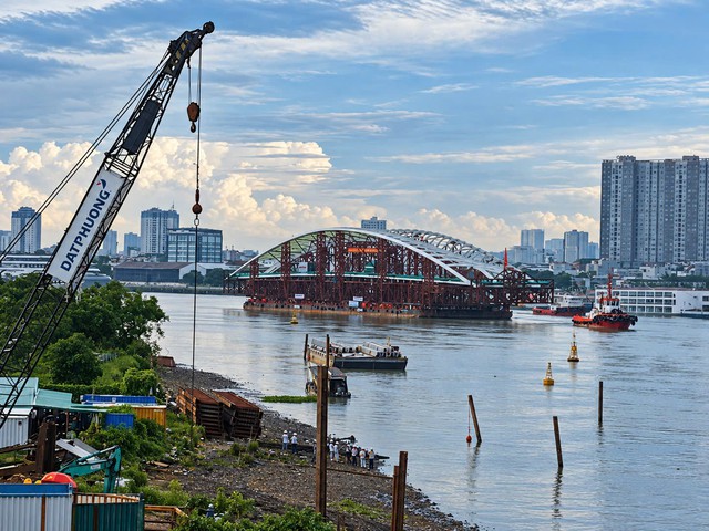 Đúng hôm nay 21/10, chính thức hợp long cây cầu nghìn tỷ “khó làm và chưa từng có trên thế giới” của Việt Nam- Ảnh 1.