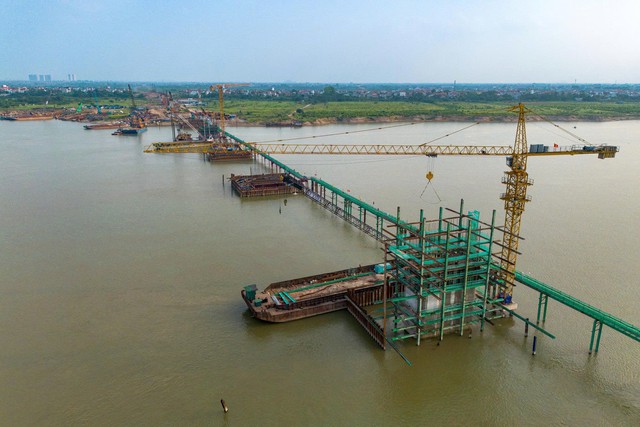 Chỉ một năm nữa, thành phố giàu nhất miền Bắc sẽ hoàn thành cây cầu gần 10.000 tỷ đồng, kết nối các đại đô thị của Vinhomes và Sun Group  - Ảnh 2.