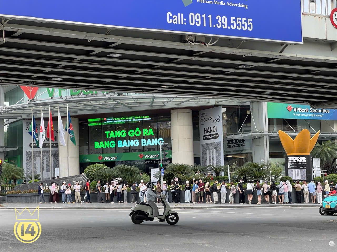 10 điểm cho VPBank nắm bắt tâm lý fan BIGBANG: Cả ngã tư cứ chờ đèn đỏ là được “ôn bài” - Ảnh 6.