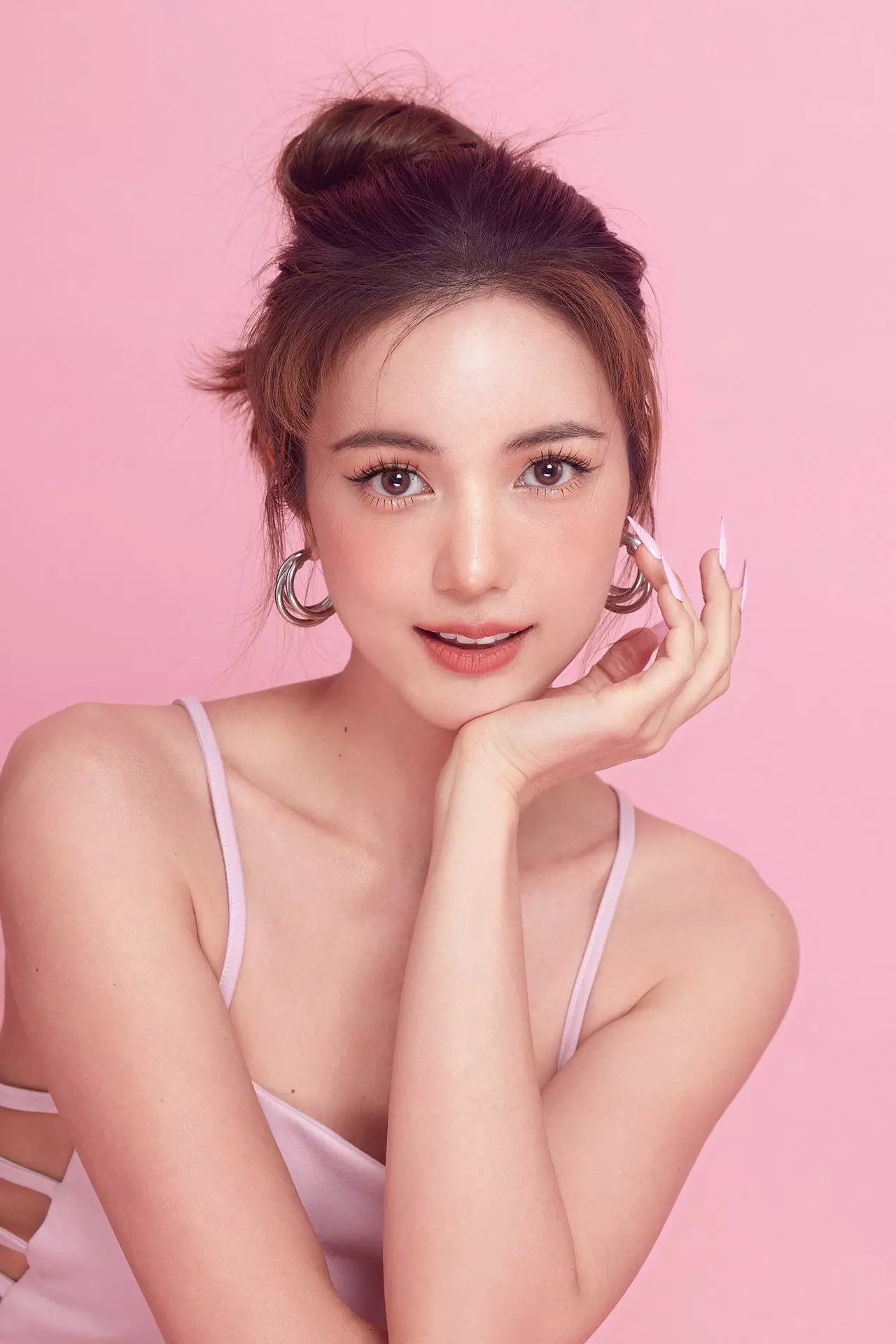 Ngọc nữ showbiz N. cưới thiếu gia nghìn tỷ ngành ngân hàng trong tháng 12, lộ hẳn clip cùng đàng trai đi phát thiệp mời- Ảnh 7.
