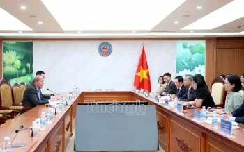 Bộ trưởng Ngô Văn Tuấn tiếp Chủ tịch Fitch Ratings Ian Linnell Bộ trưởng Ngô Văn Tuấn tiếp Chủ tịch Fitch Ratings Ian Linnell