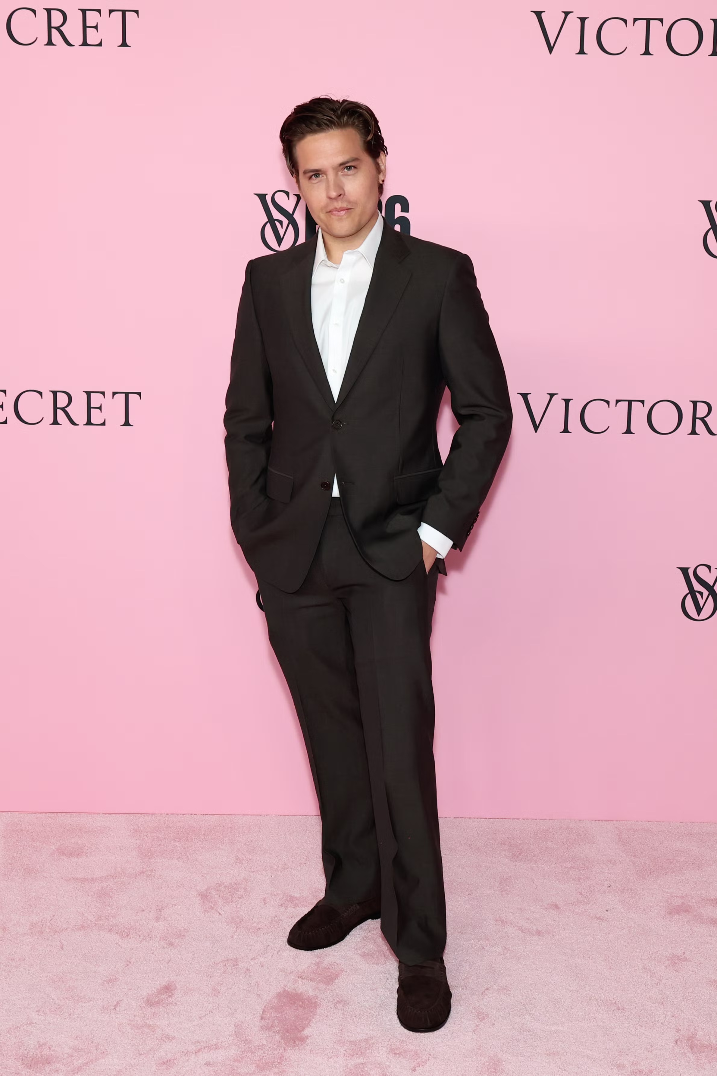 Thảm hồng Victoria's Secret 2026: Đại hội khoe body chiến đét, 1 mỹ nhân 59 tuổi thu hút sự chú ý- Ảnh 12.
