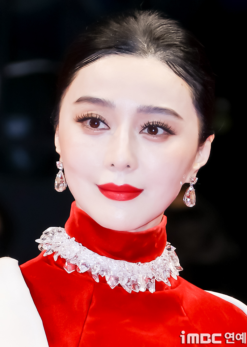 LHP Busan 2026: "Bà hoàng" Phạm Băng Băng chiếm trọn spotlight, Hyun Bin chưa bao giờ làm fan thất vọng- Ảnh 6.