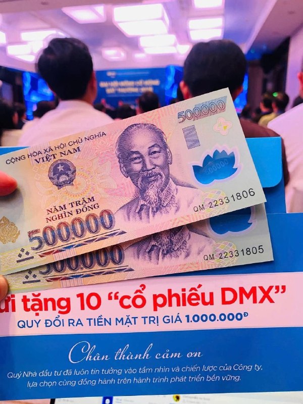 Món quà bất ngờ tại ĐHĐCĐ Điện Máy Xanh - Ảnh 1.