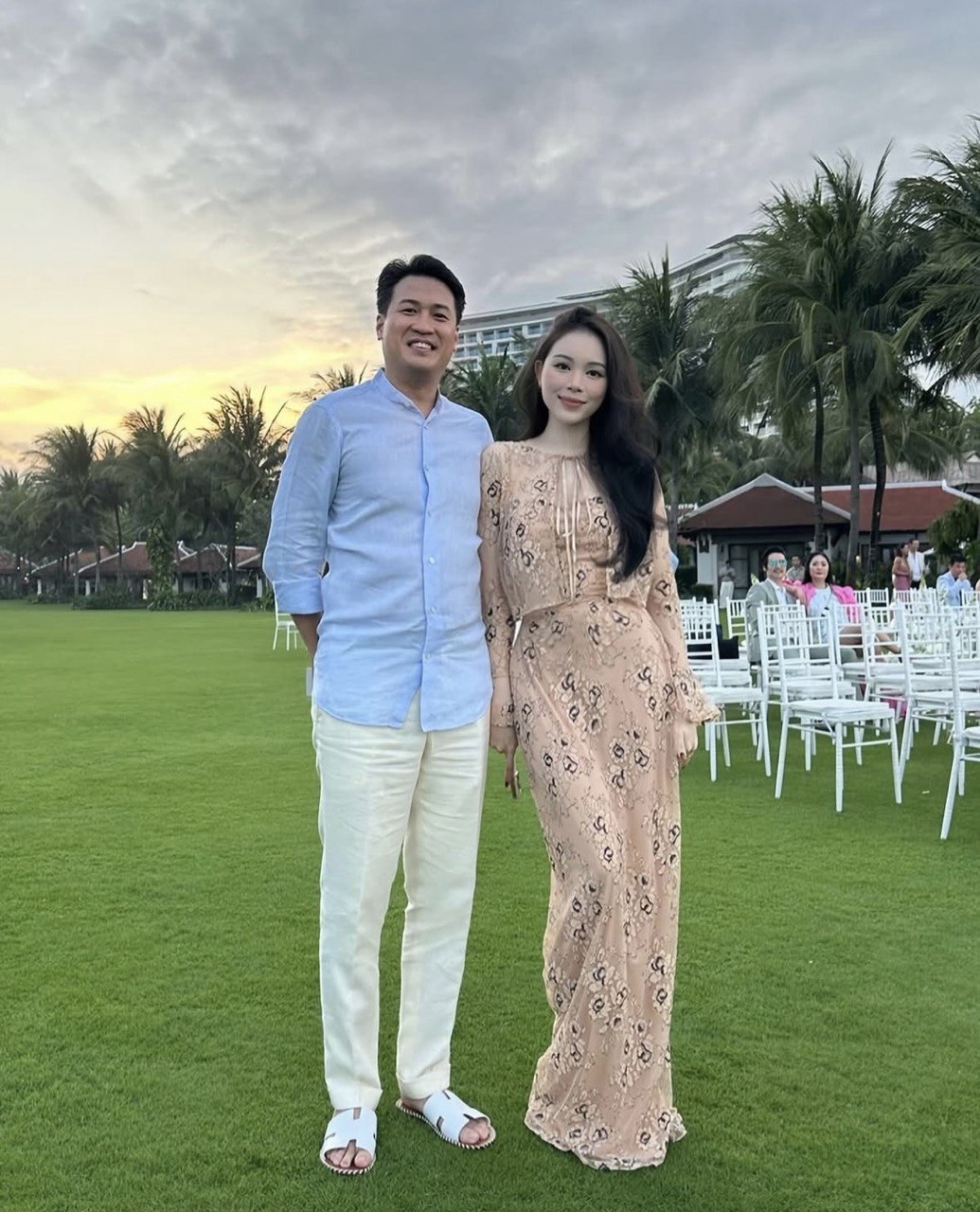 Linh Rin - con dâu tỷ phú Johnathan Hạnh Nguyễn hiếm hoi lộ diện: Nhan sắc vẫn là tâm điểm - Ảnh 9.