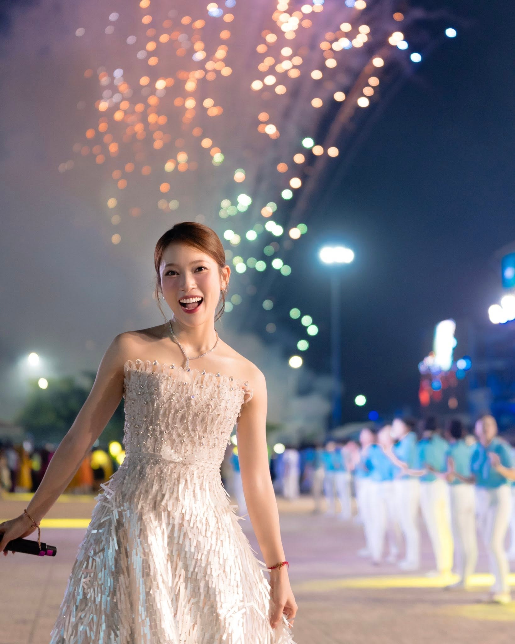 Sốc visual với MC Khánh Vy ở chung kết Miss Universe Vietnam: 