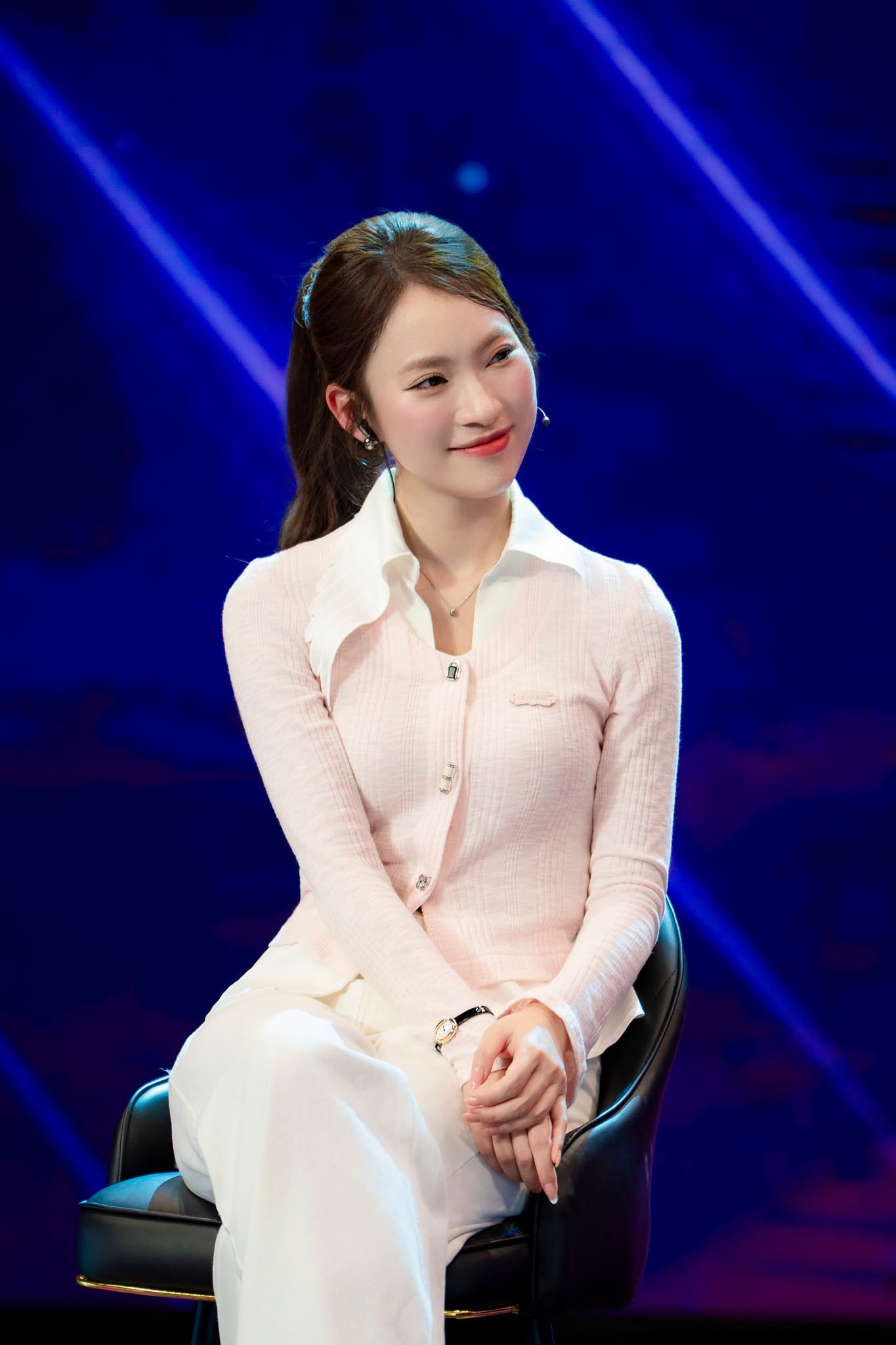 MC Khánh Vy và “aura” tri thức lên thẳng hot search - Ảnh 5.