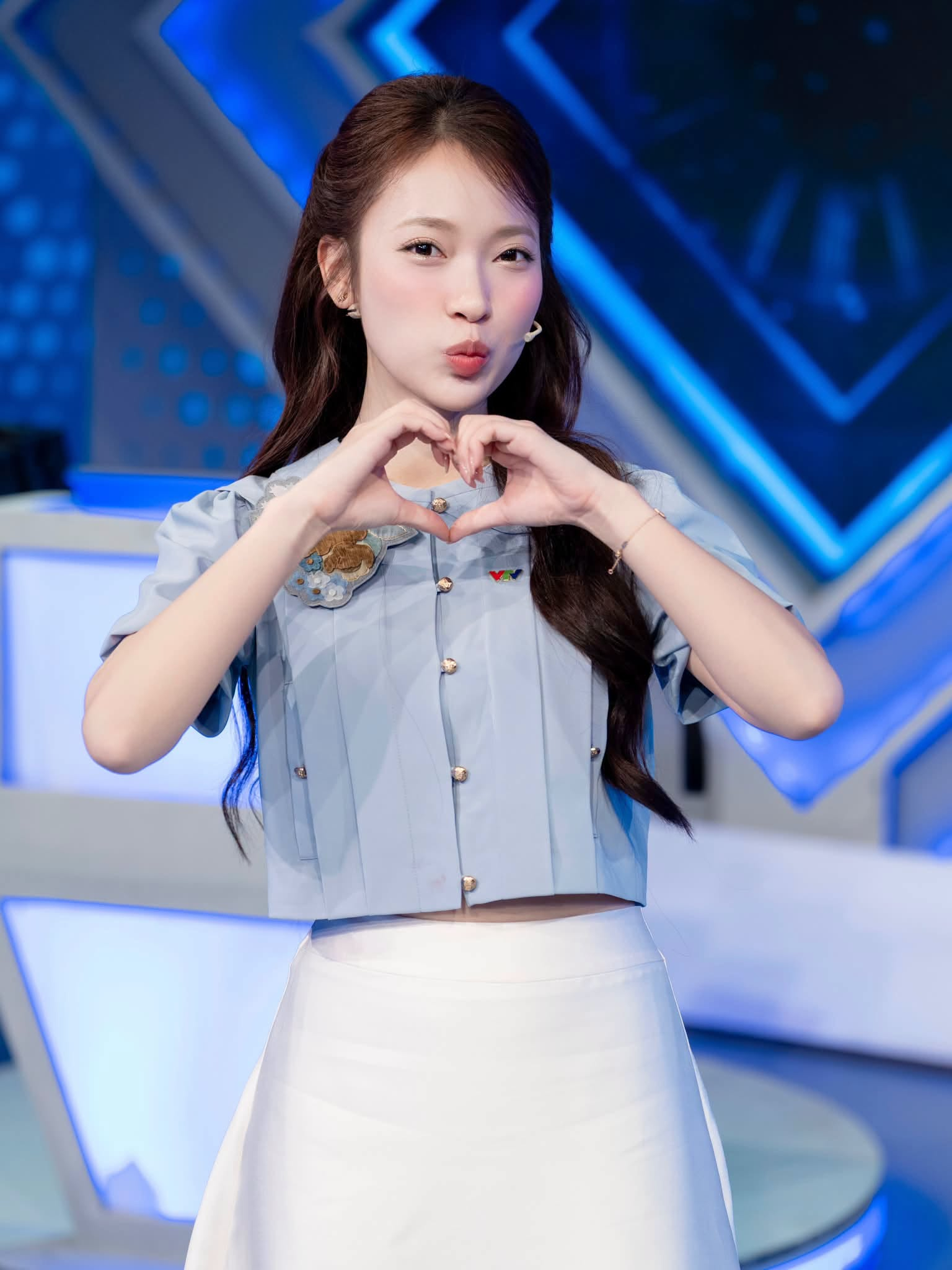 MC Khánh Vy và “aura” tri thức lên thẳng hot search - Ảnh 4.