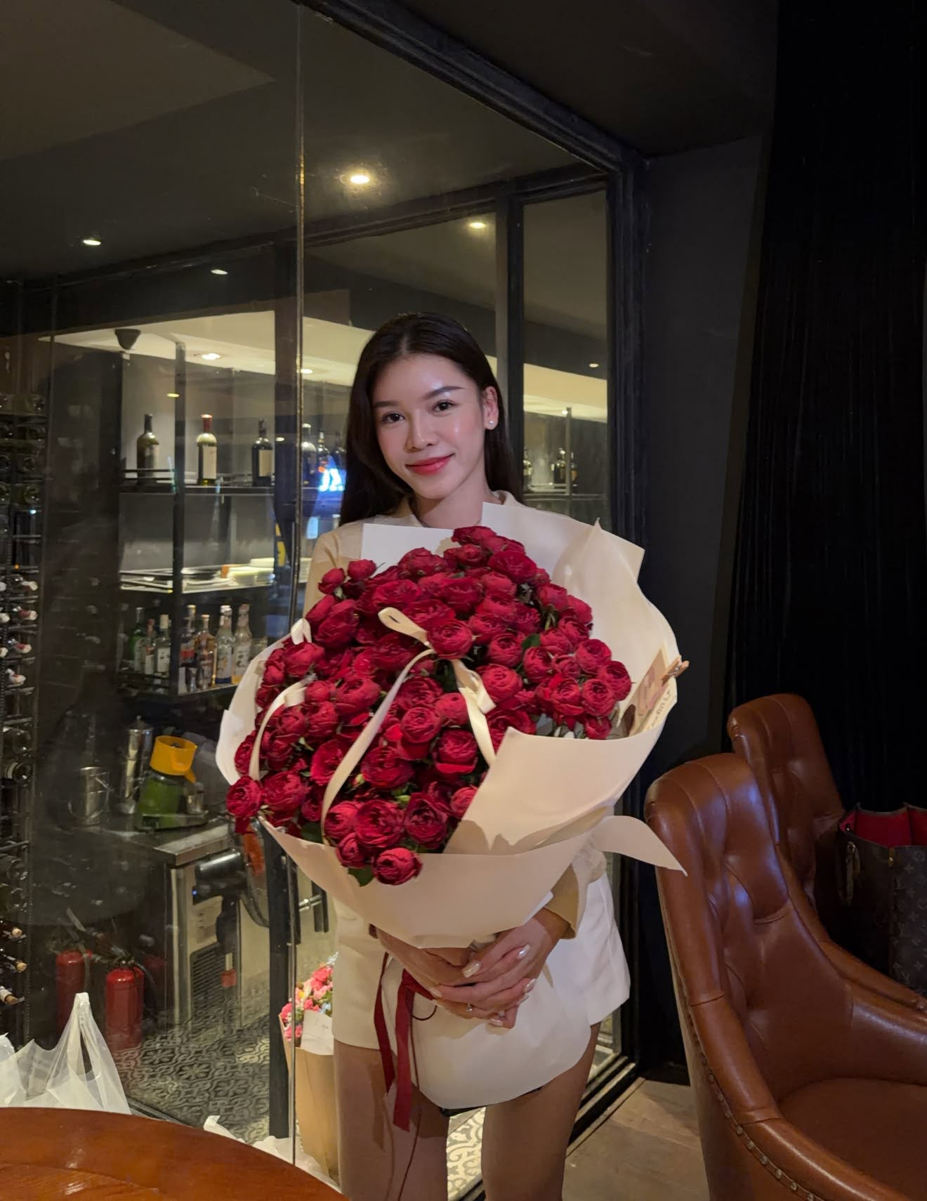 Nhìn Yến Xuân xinh đẹp rạng rỡ bên Văn Lâm mới hiểu: Hạnh phúc là chăm sóc gia đình và yêu trọn vẹn bản thân - Ảnh 1.