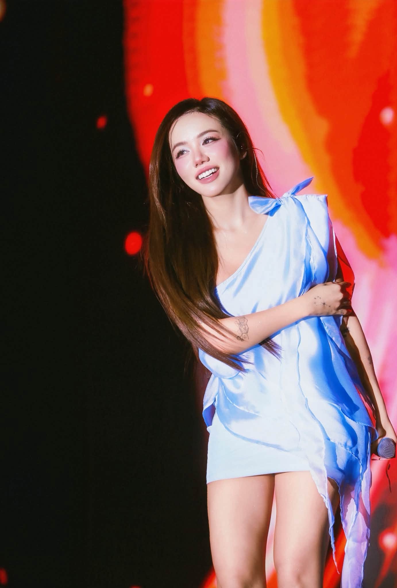 Fangirl số 1 của G-Dragon tại Việt Nam bất ngờ lọt đề cử đẹp nhất thế giới sau nhiều lần gây tranh cãi ngoại hình- Ảnh 7.