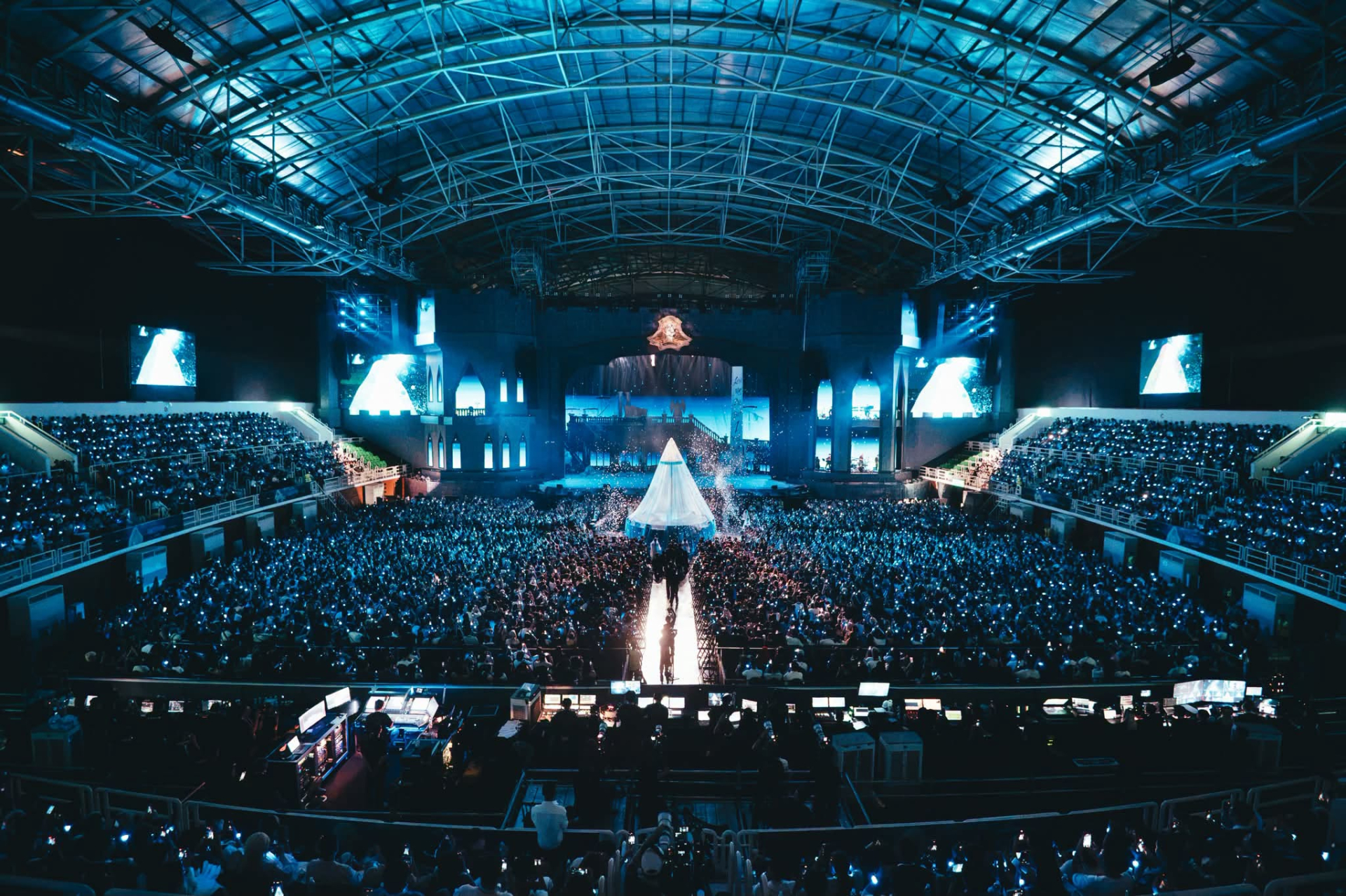 99.000 khán giả đi xem 4 concert/1 đêm ở TP.HCM- Ảnh 12.