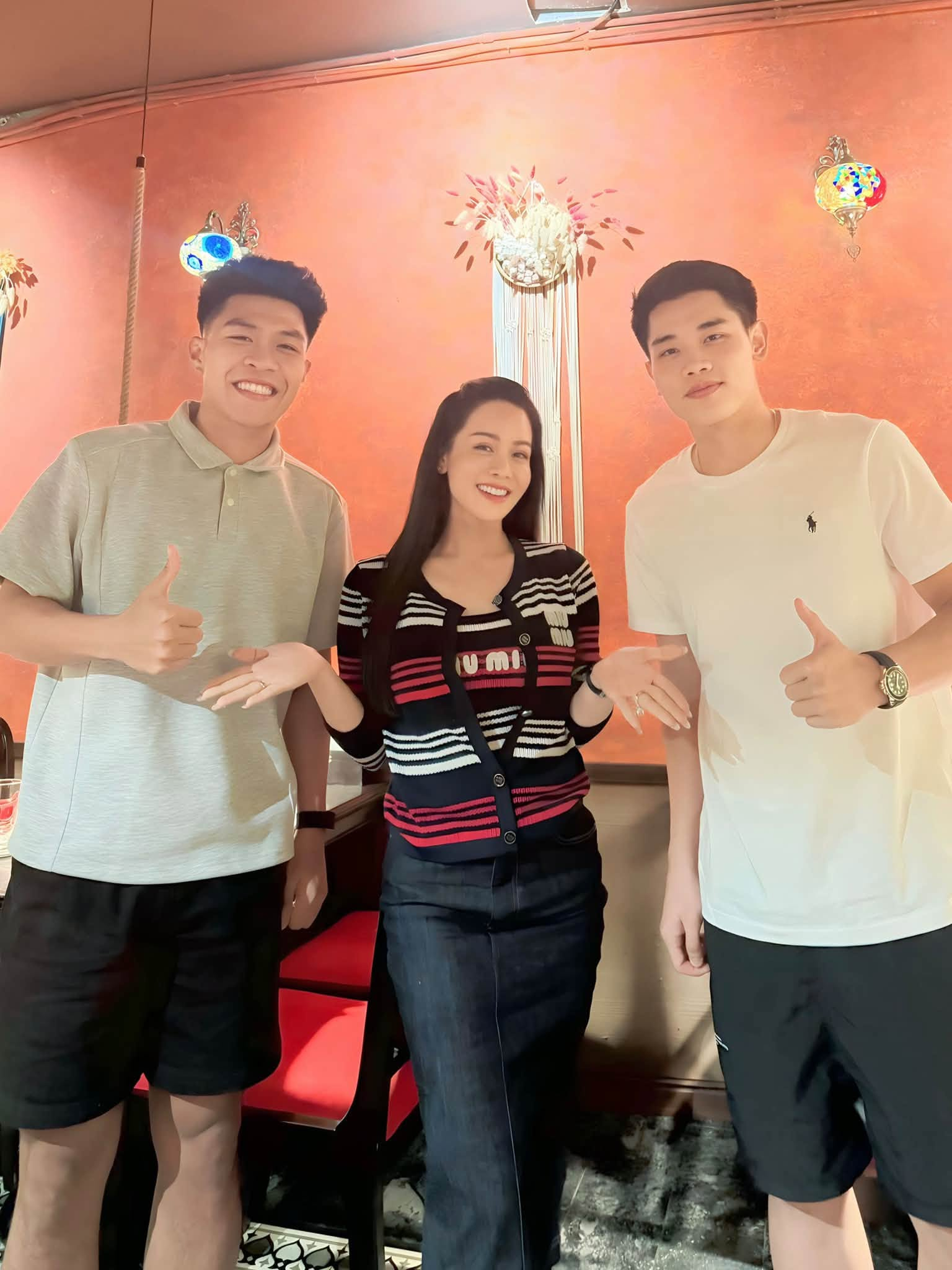 Cách xưng hô của Nhật Kim Anh và Đình Bắc khi chênh lệch 19 tuổi- Ảnh 1.