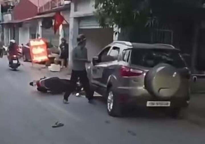 Bắt giữ kẻ chặn ô tô, đâm chết tài xế giữa phố Hà Nội- Ảnh 1.