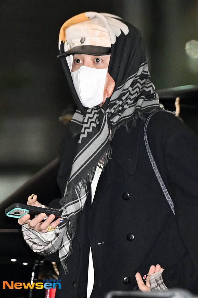 Ngay lúc này: G-Dragon thời trang phang thời tiết, trùm khăn hoa cúc kín mít khởi hành sang Việt Nam - Ảnh 5.