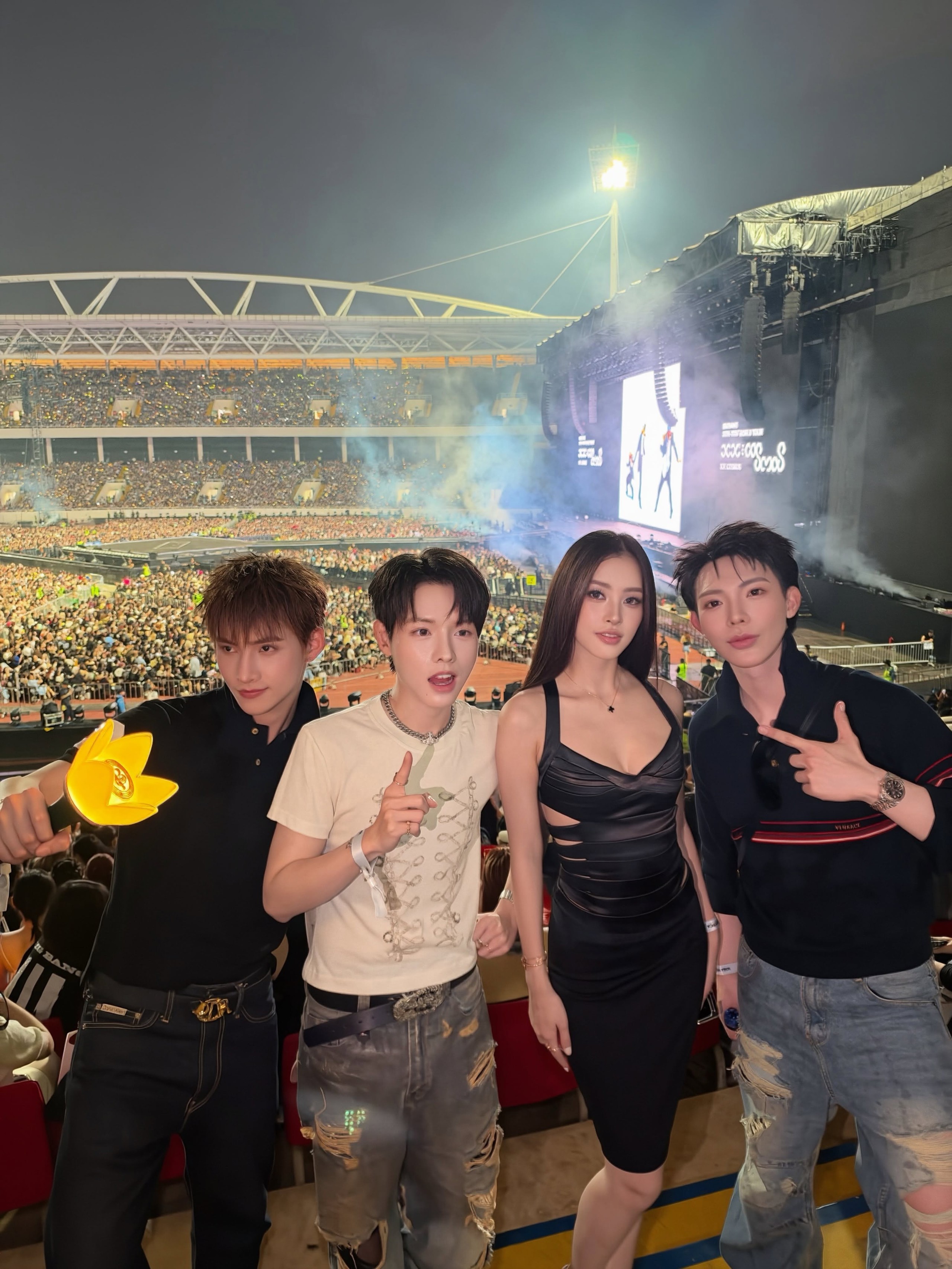 Đi vài bước là gặp sao Việt tại concert BIGBANG: Phương Ly - Tiểu Vy "lên đồ" nhập cuộc, Anh Tài - Anh Trai - Em Xinh cùng đổ bộ - Ảnh 3.