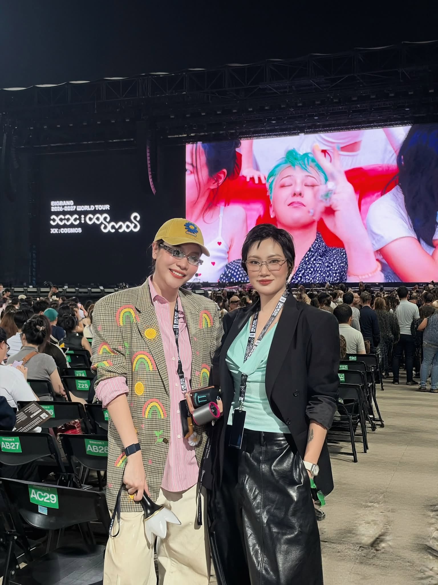 Sao Việt đổ bộ concert BIGBANG: Fanboy OSAD điểm danh cực sớm, 1 nàng hậu được chồng Chủ tịch tháp tùng - Ảnh 2.