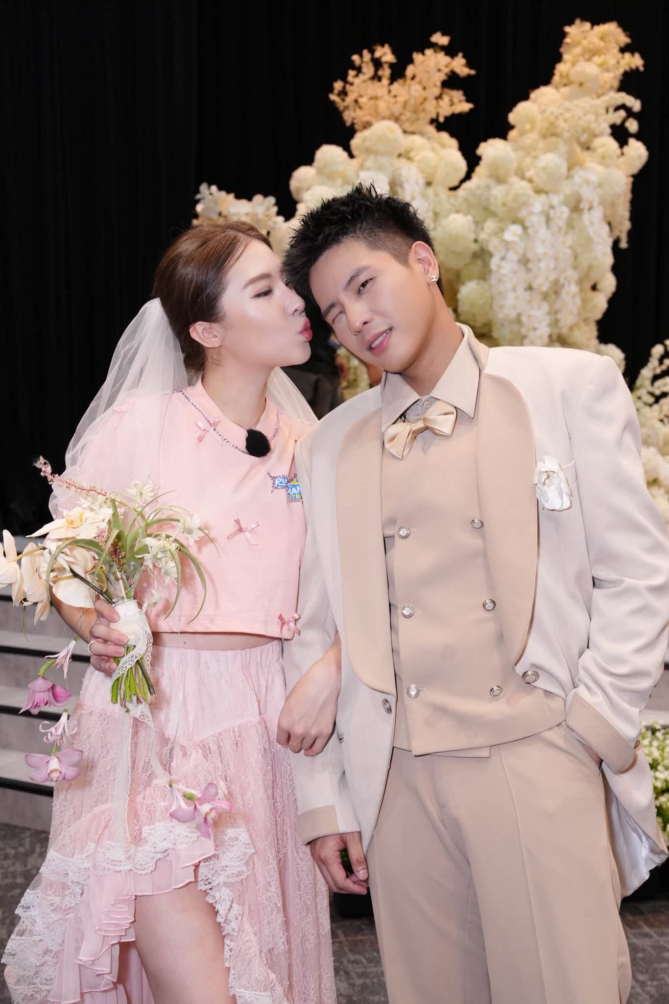 Toàn cảnh đám cưới Quân A.P: Cô dâu Lê Khanh khóc nức nở, Trấn Thành xúc động dặn dò 1 câu- Ảnh 10.