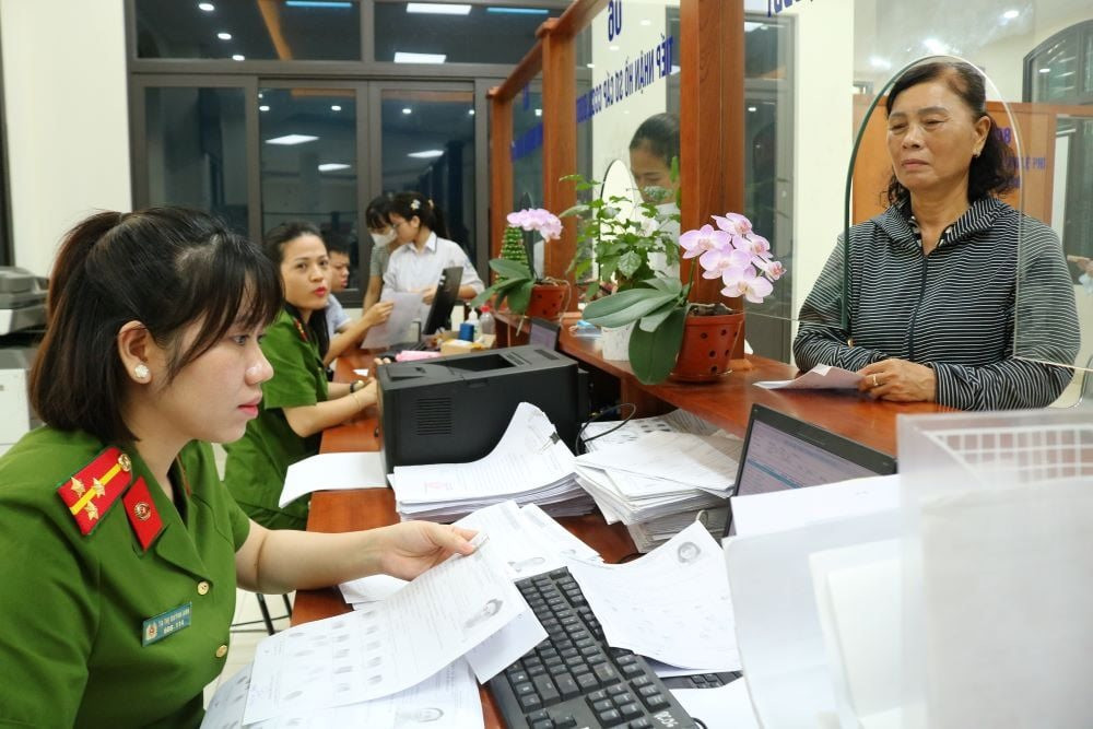 Công an có thông báo quan trọng liên quan đến tài khoản VNeID của công dân từ 14 tuổi trở lên- Ảnh 2.