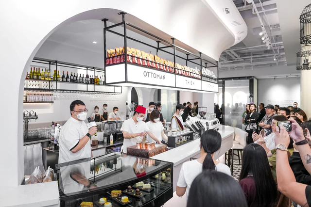 Ông Đặng Lê Nguyên Vũ đang tuyển người phụ nấu phở, rang cơm tại TP.HCM, ưu tiên chăm chỉ, chịu được áp lực giờ cao điểm, vị trí tương tự từng trả 9 - 12 triệu đồng/tháng - Ảnh 3.
