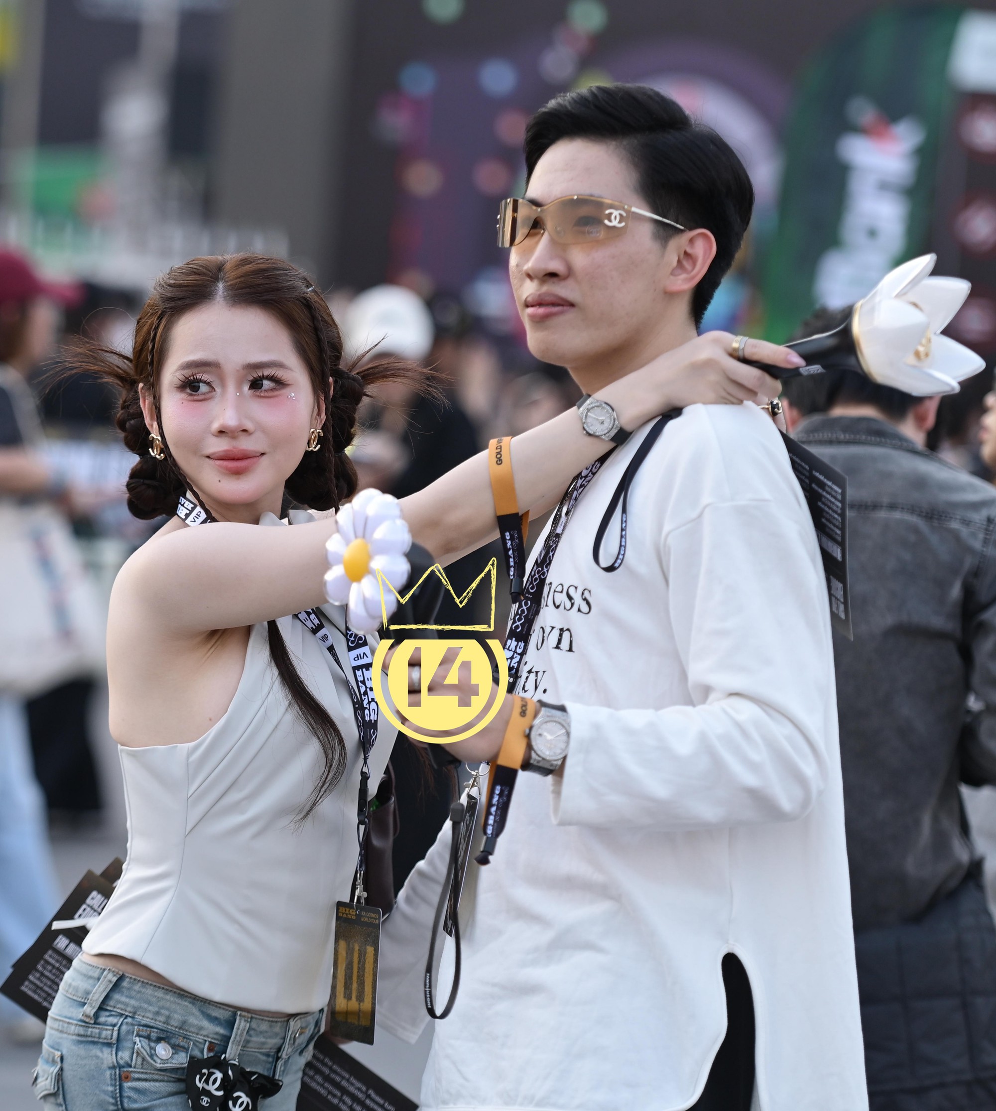 Hôm nay trời nắng: Mỹ Đình thành sàn diễn của hội fan BIGBANG “lương 5 triệu/giờ"- Ảnh 6.