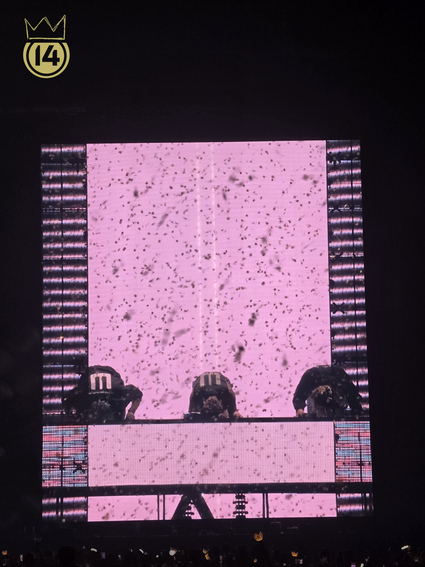 BIGBANG cúi lạy chào fan Việt, 2 đêm concert Hà Nội trở thành ký ức rực rỡ nhất! - Ảnh 1.