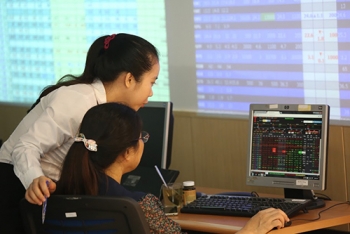 SSI, TVSI dẫn đầu thị phần môi giới cổ phiếu trên HNX quý III