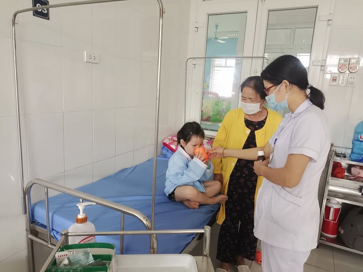 Sau cúm A ở trẻ: Chăm sóc thế nào để hạn chế viêm hô hấp tái diễn? - Ảnh 1.